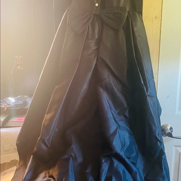 Girls Fashion Runway Dress - Picture 1 of 2